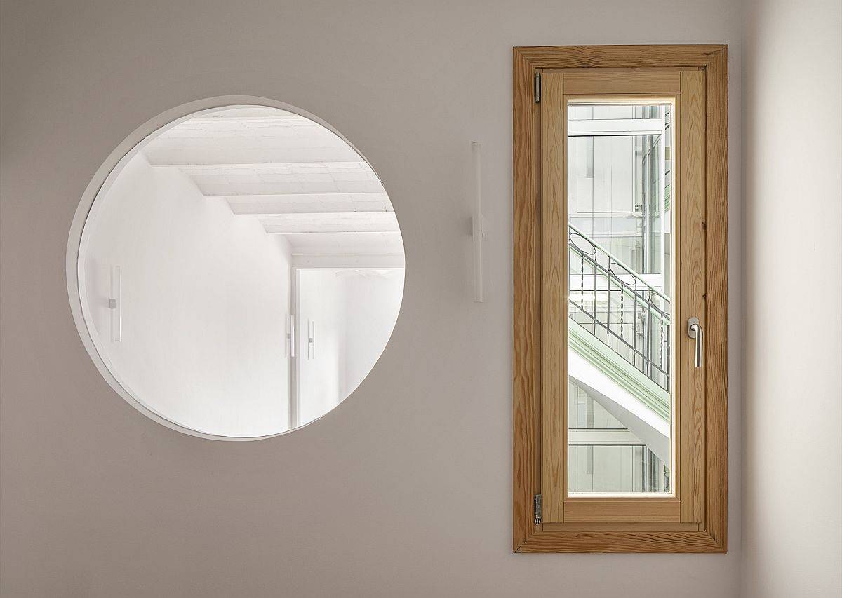 Finding-ways-to-bring-naural-light-into-the-small-Barcelona-apartmen-with-ease-41841