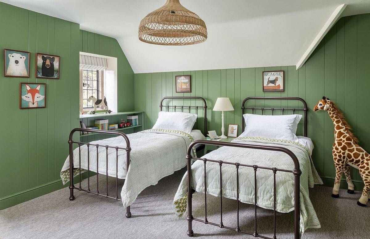 Green is a far less-used color in the kids' bedroom when compared to reds, blue and yellow