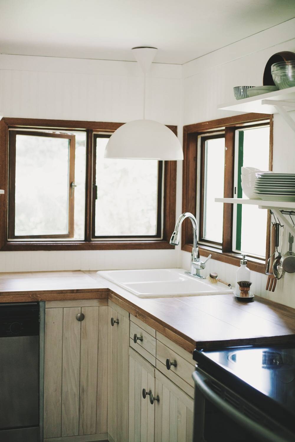 Kitchen sink with pendant light overhead