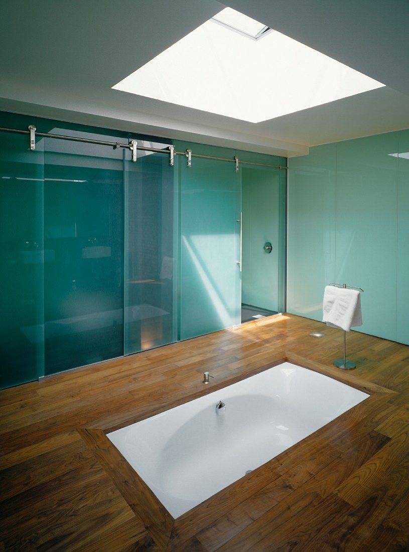 Minimalist Bathroom With White Sunken Tub.