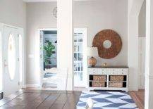 Modern foyer with printed rug and round wall deco