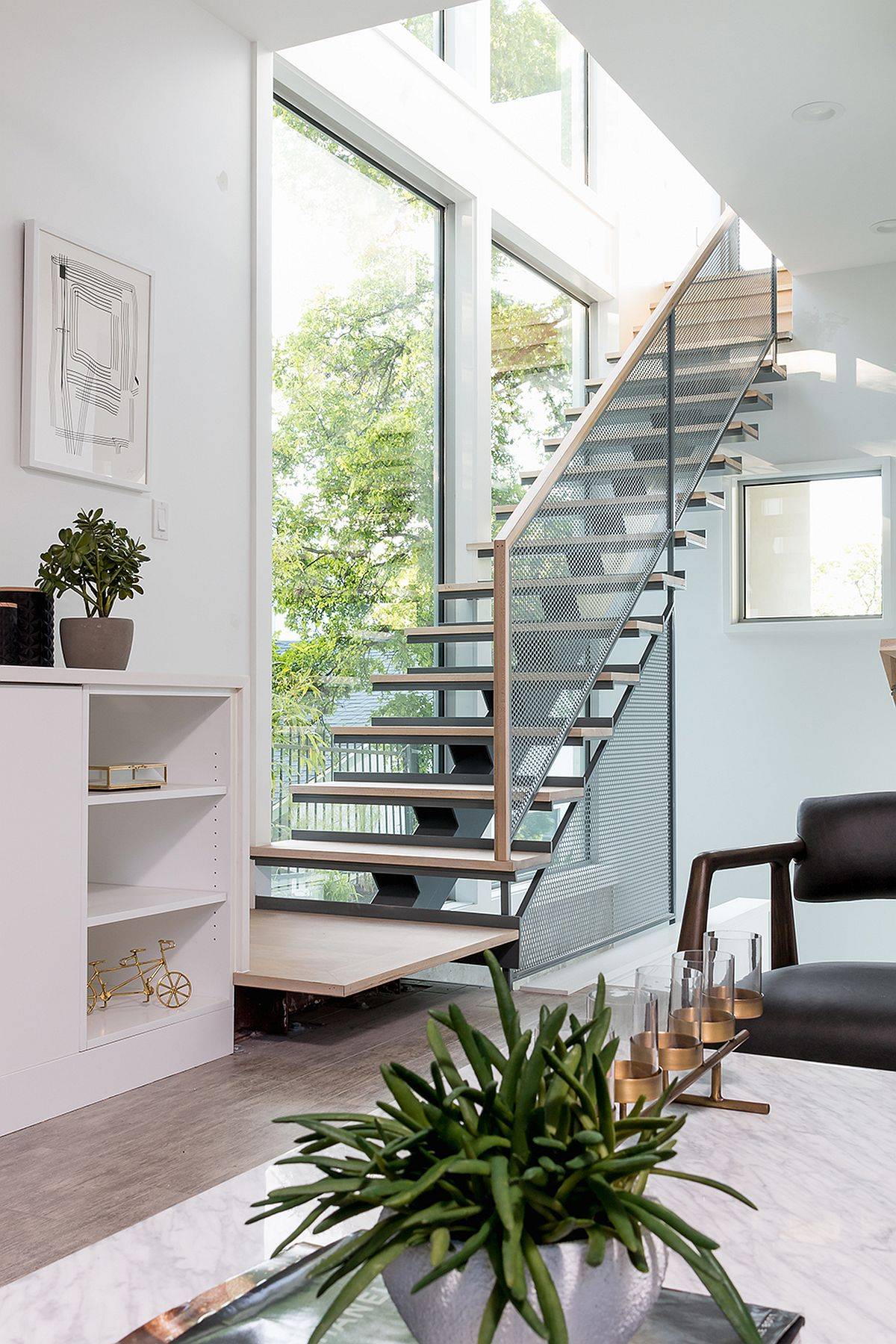 Slim-and-stylish-modern-stairway-with-wooden-treads-and-metallic-mesh-railing-40386