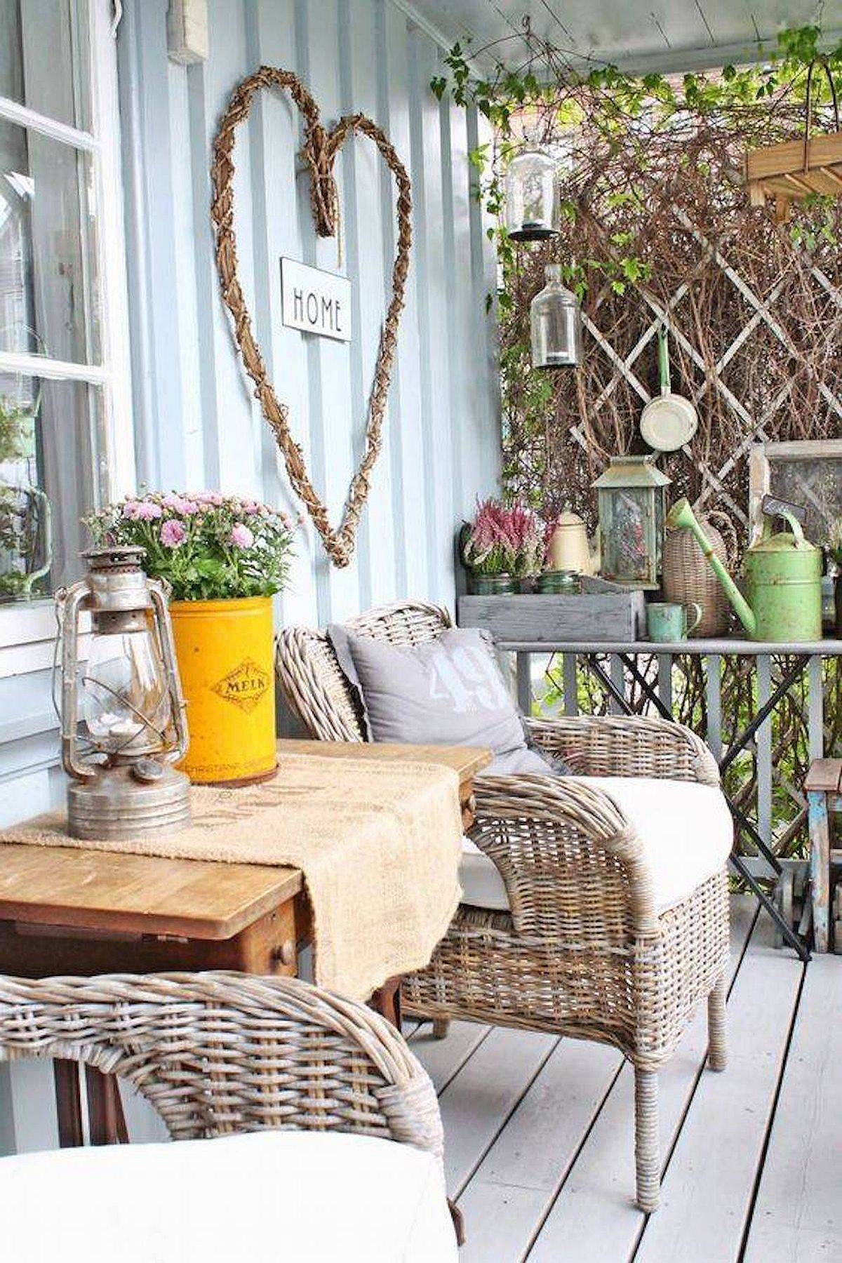 Arredamento casa al mare in stile shabby chic  Shabby chic porch, Summer  porch decor, Spring porch decor