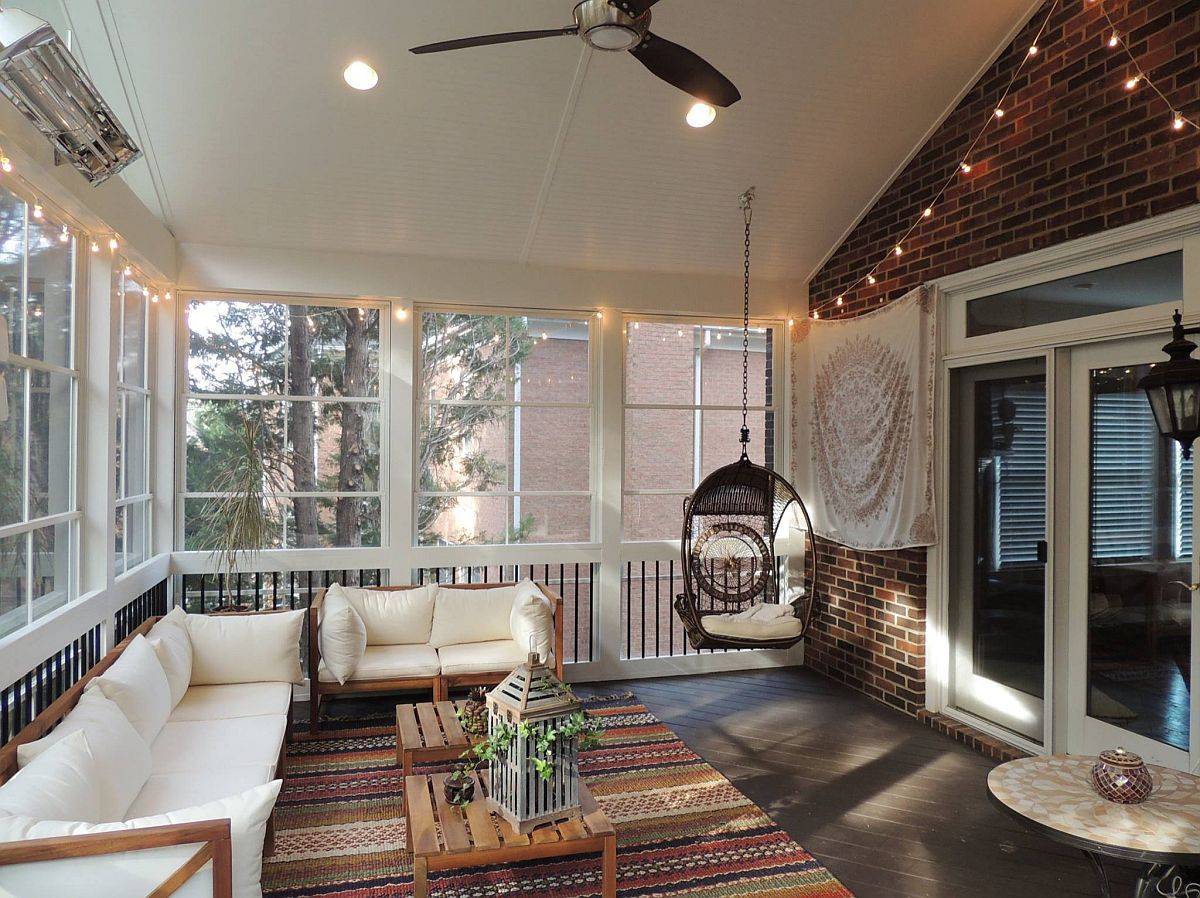 Spacious-and-beautiful-screened-in-porch-with-brick-walls-and-a-relaxing-shabby-chic-style-80257