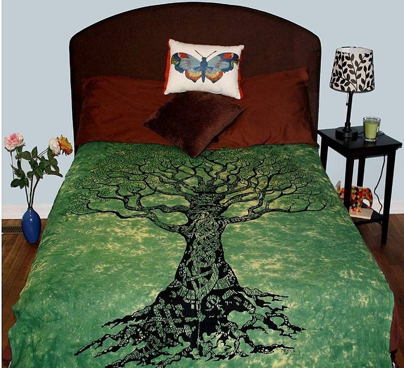 Tree of life bedspread in green