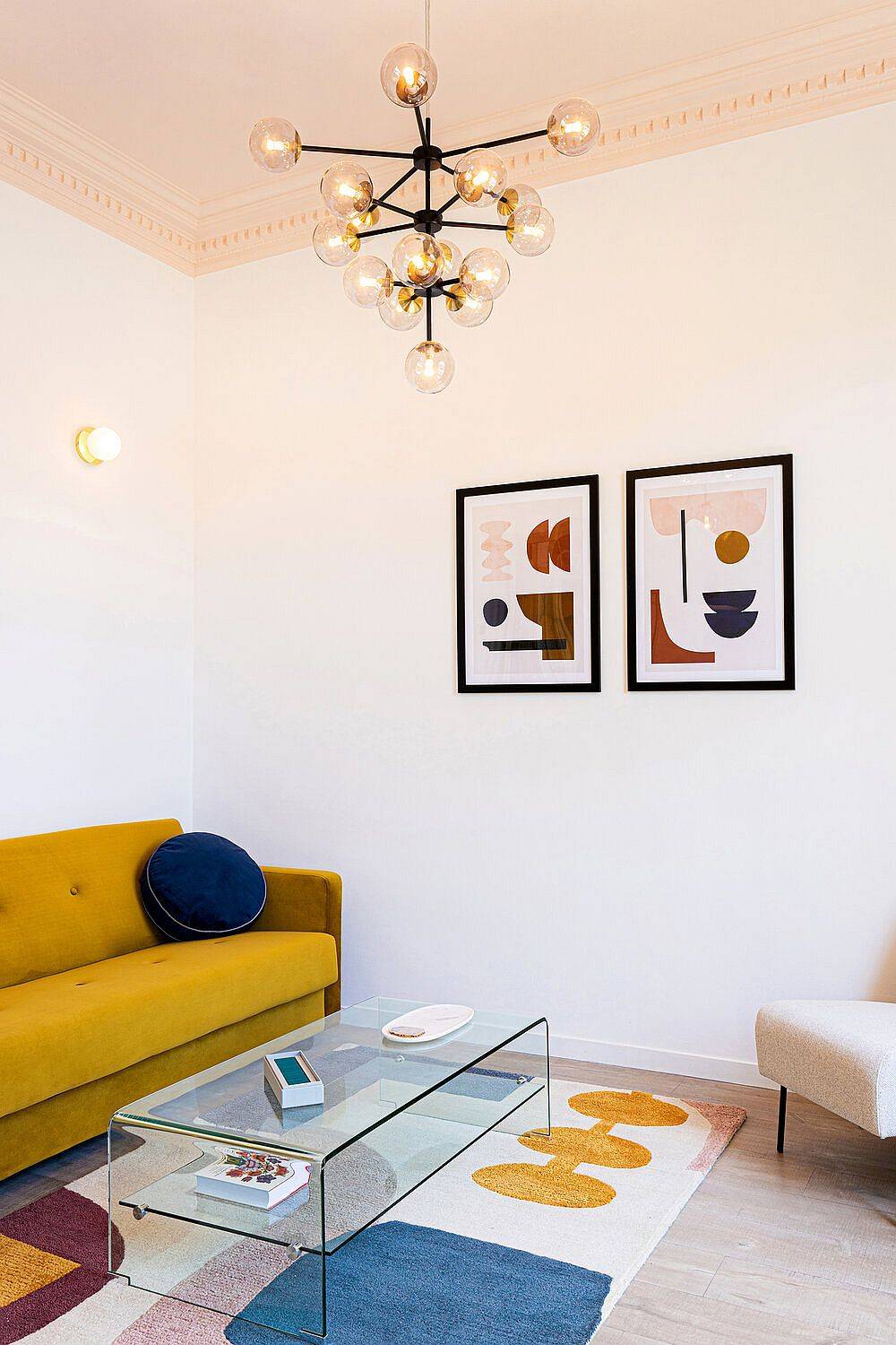 Delight pops of yellow, blue and red enliven the neutral living space