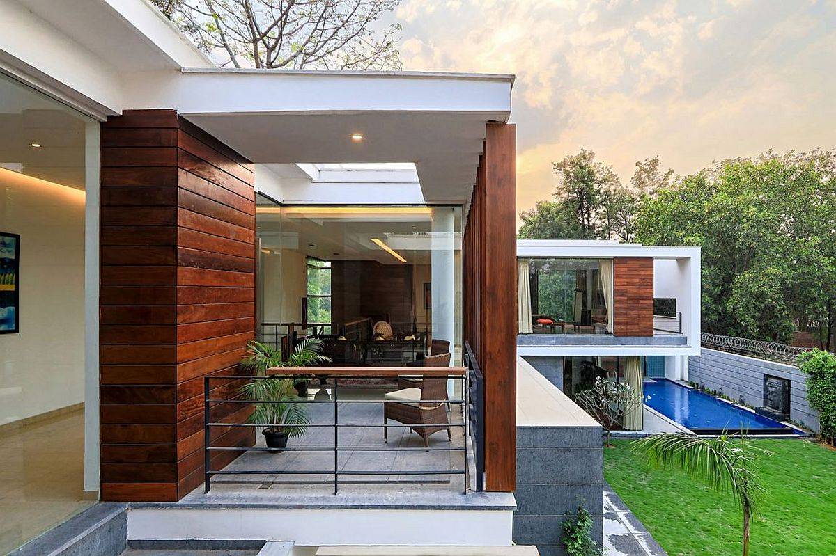 Home with moving wooden slats can adapt to changing weather with ease