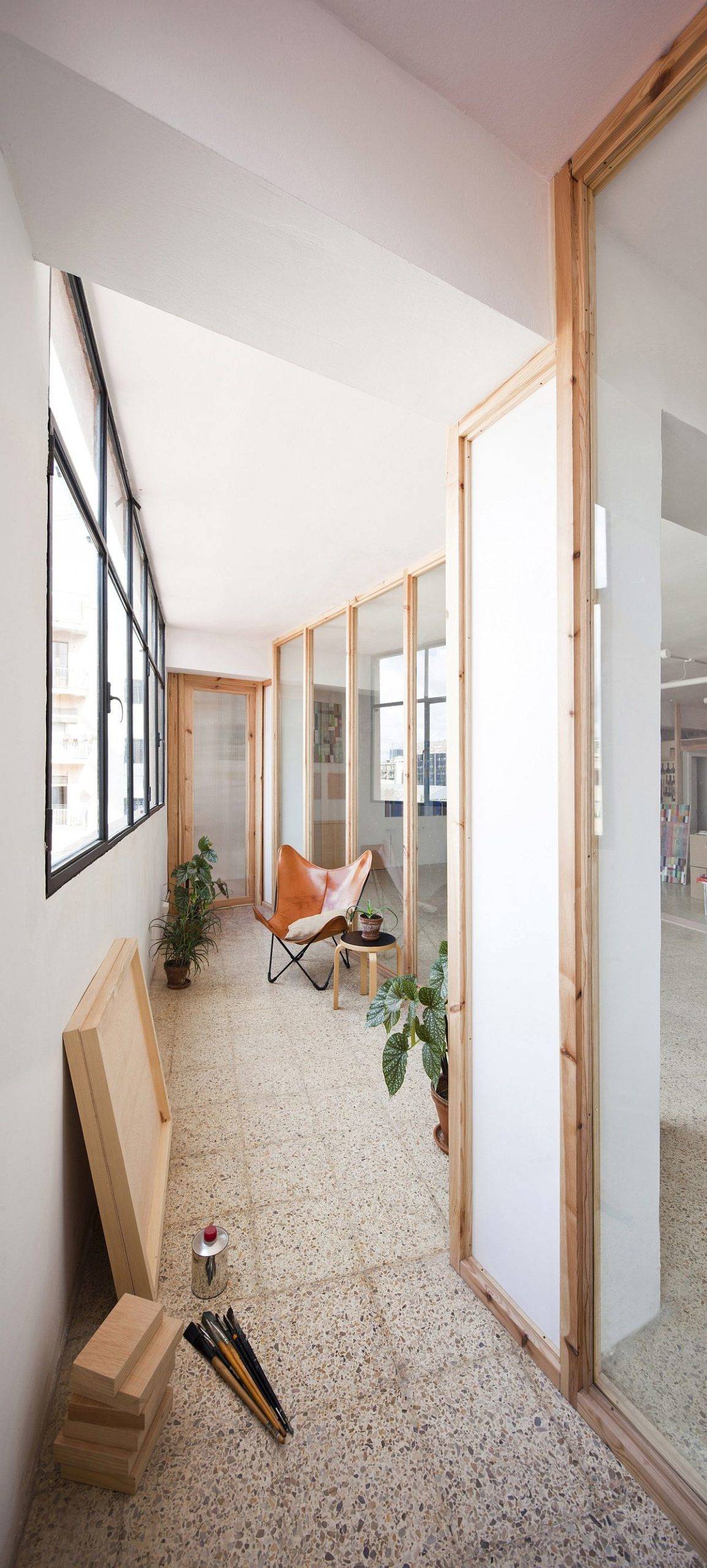 Ingenious wooden partitions alter th appeal of this light-filled Barcelona office