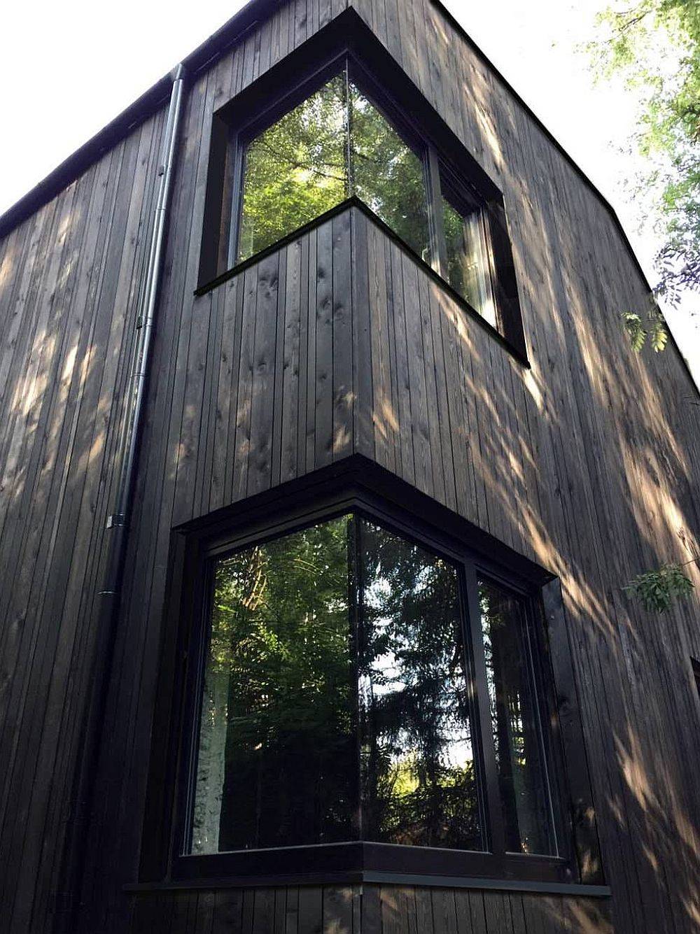 Smart placement of corner windows helps in creating a great passive house