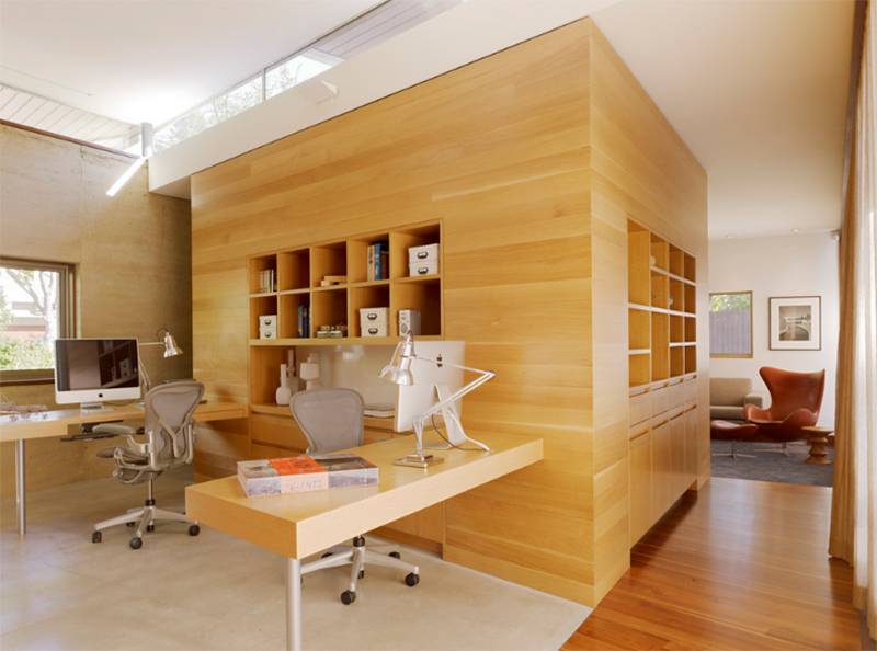 Kantor bergaya dengan dinding kayu