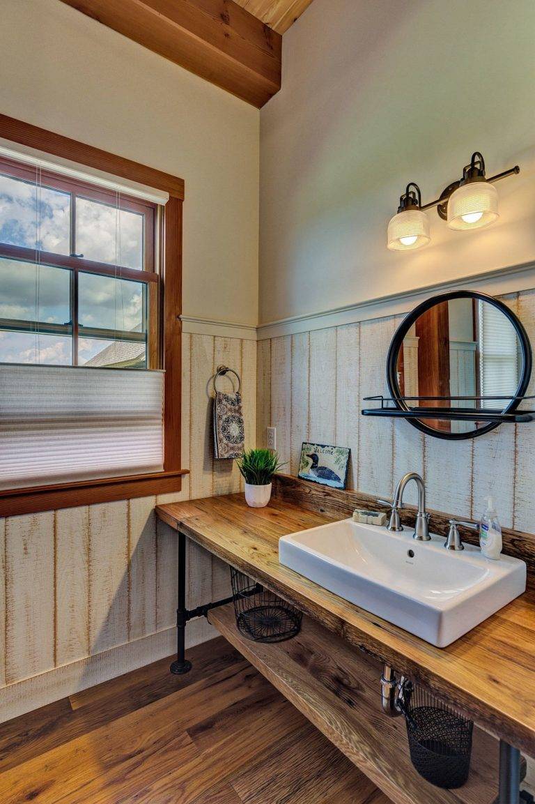20 Best Small Farmhouse Bathroom Design Ideas with a Difference | Decoist