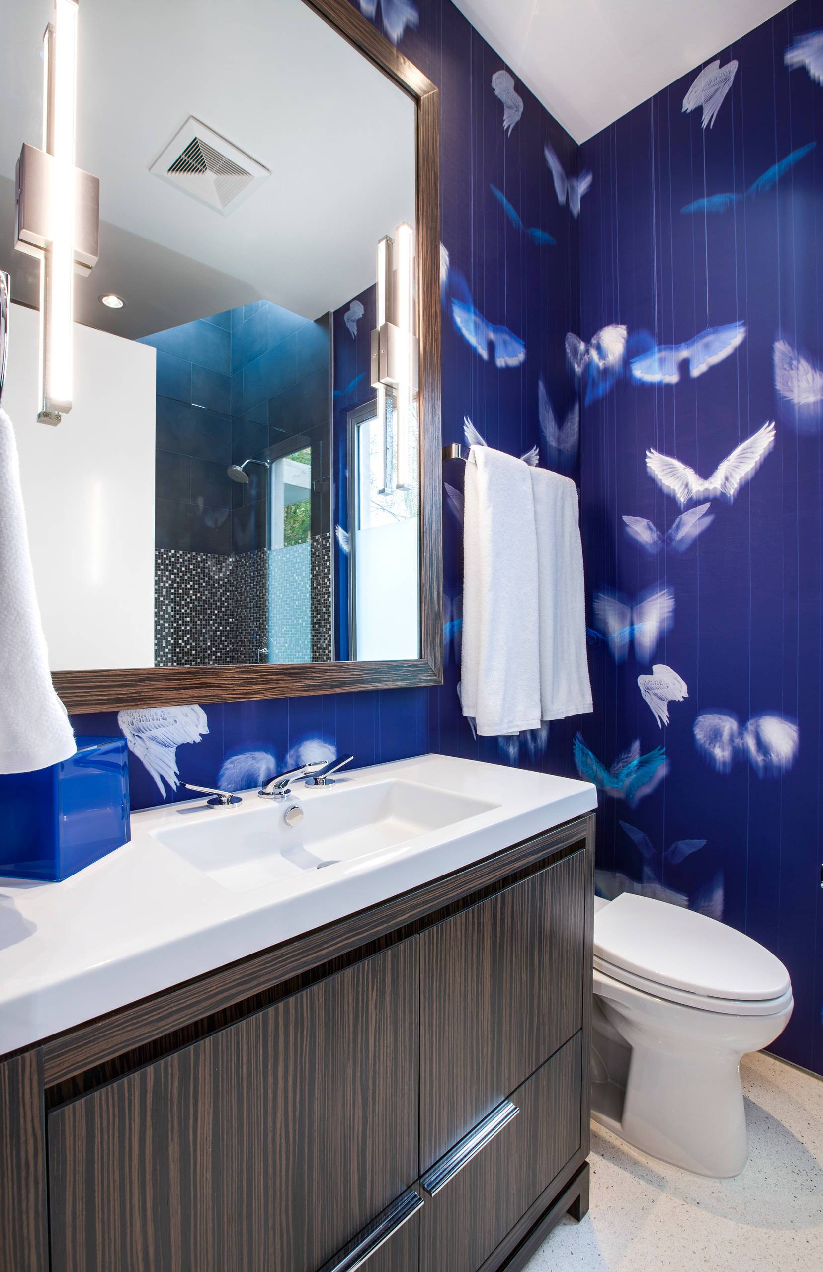 Energetic deep blue wallpaper with nature-centric motif steals the spotlight in here