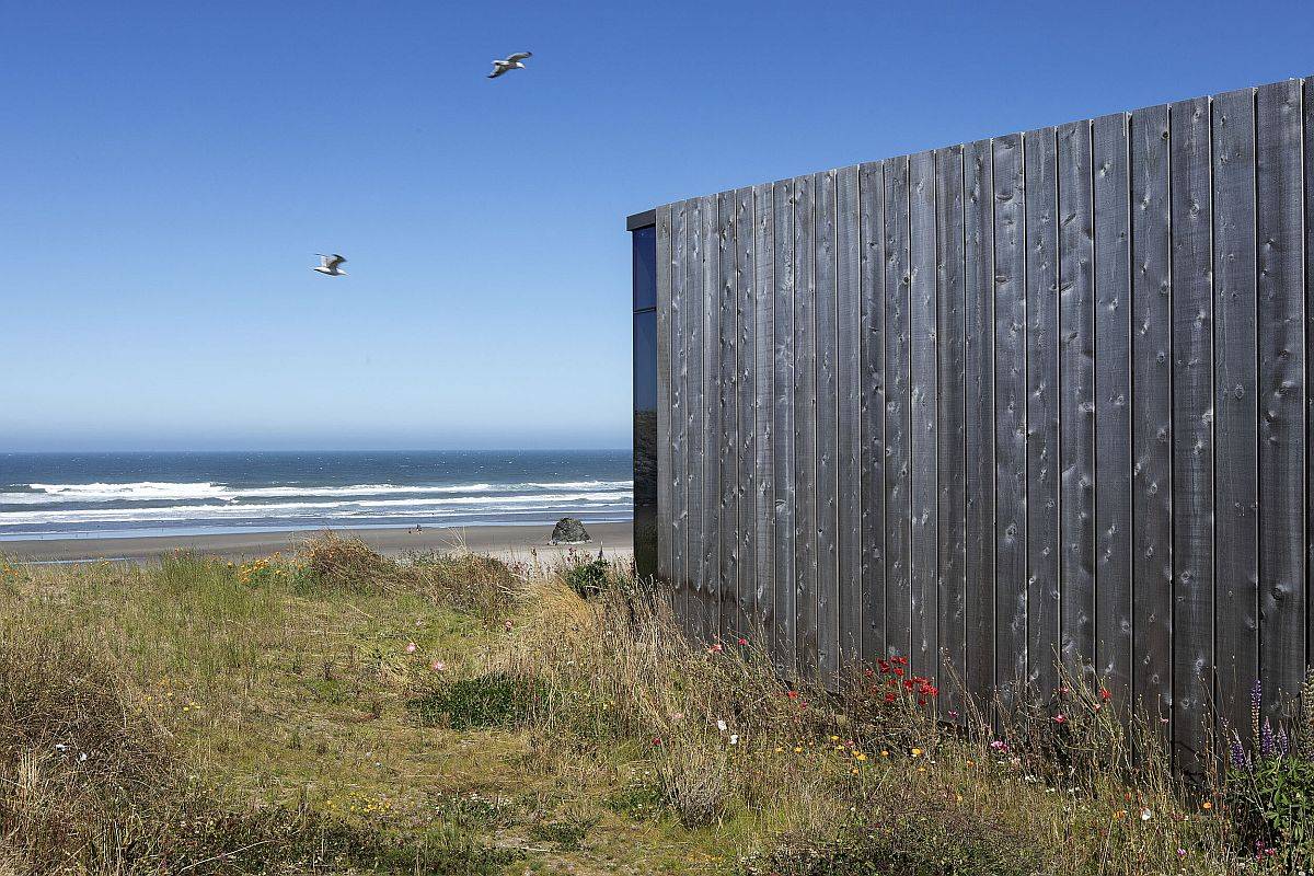 Exterior clad in wooden boards for the fabulous beach house in Bandon, Oregon