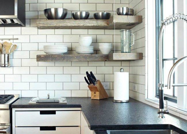 Floating-shelves-in-wood-along-with-cabinets-below-maximize-the-corner-in-this-kitchen-94596-217x155