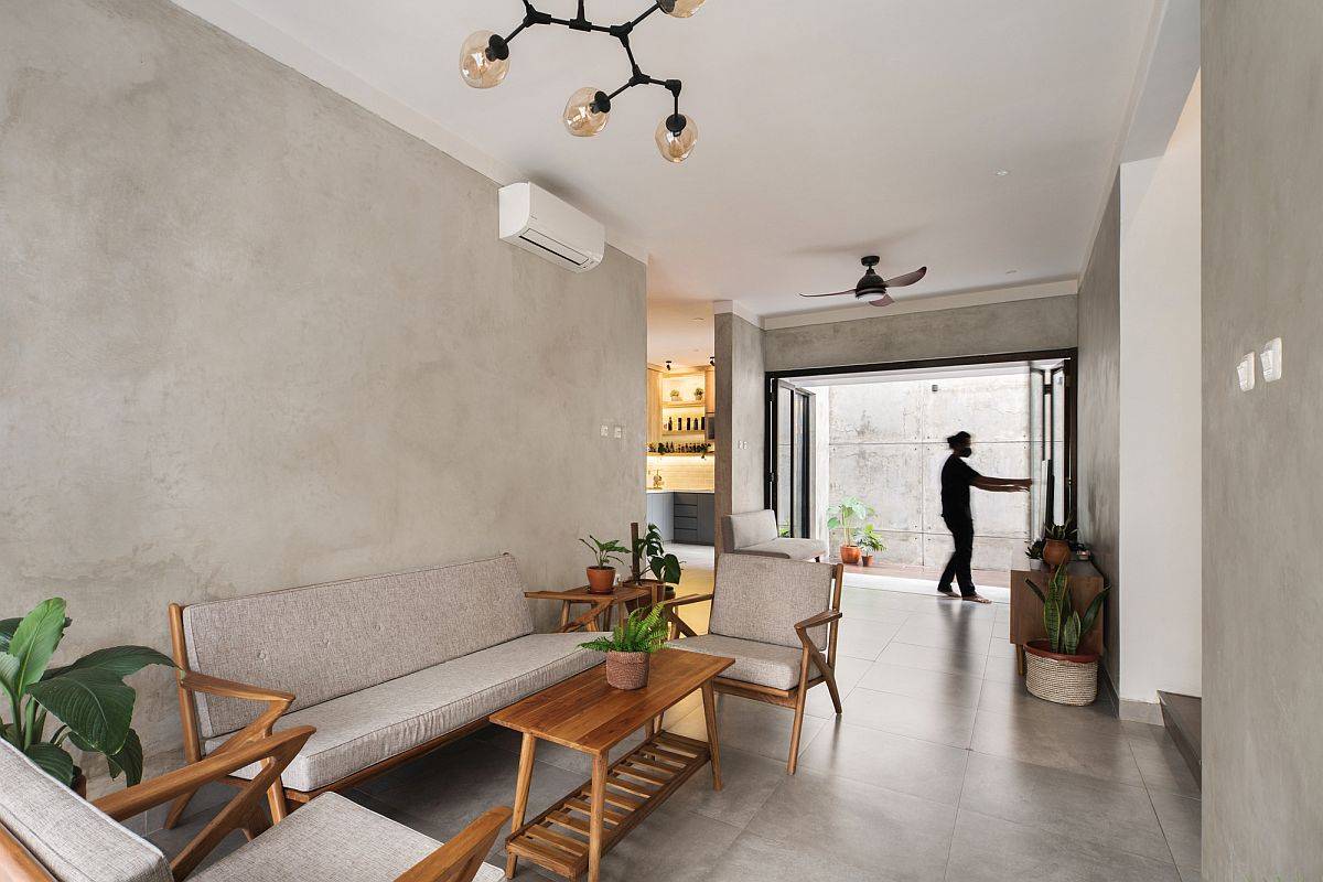 Living area on the inside in concrete and white with space-savvy features