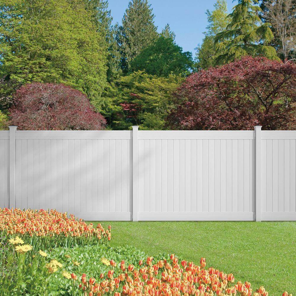 white vinyl fence