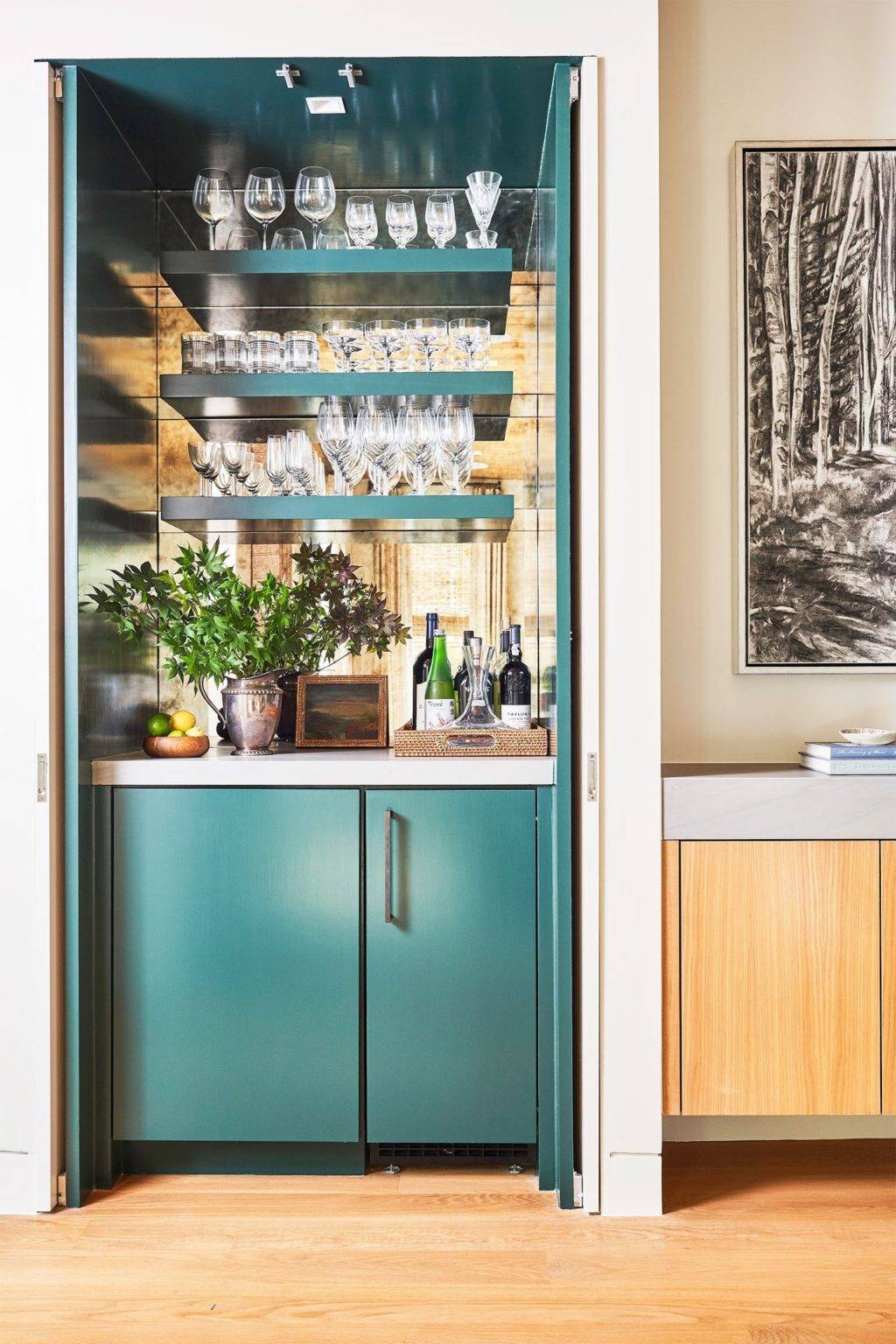 15+ Photos That Will Inspire You To Convert That Small Space Into A Bar ...