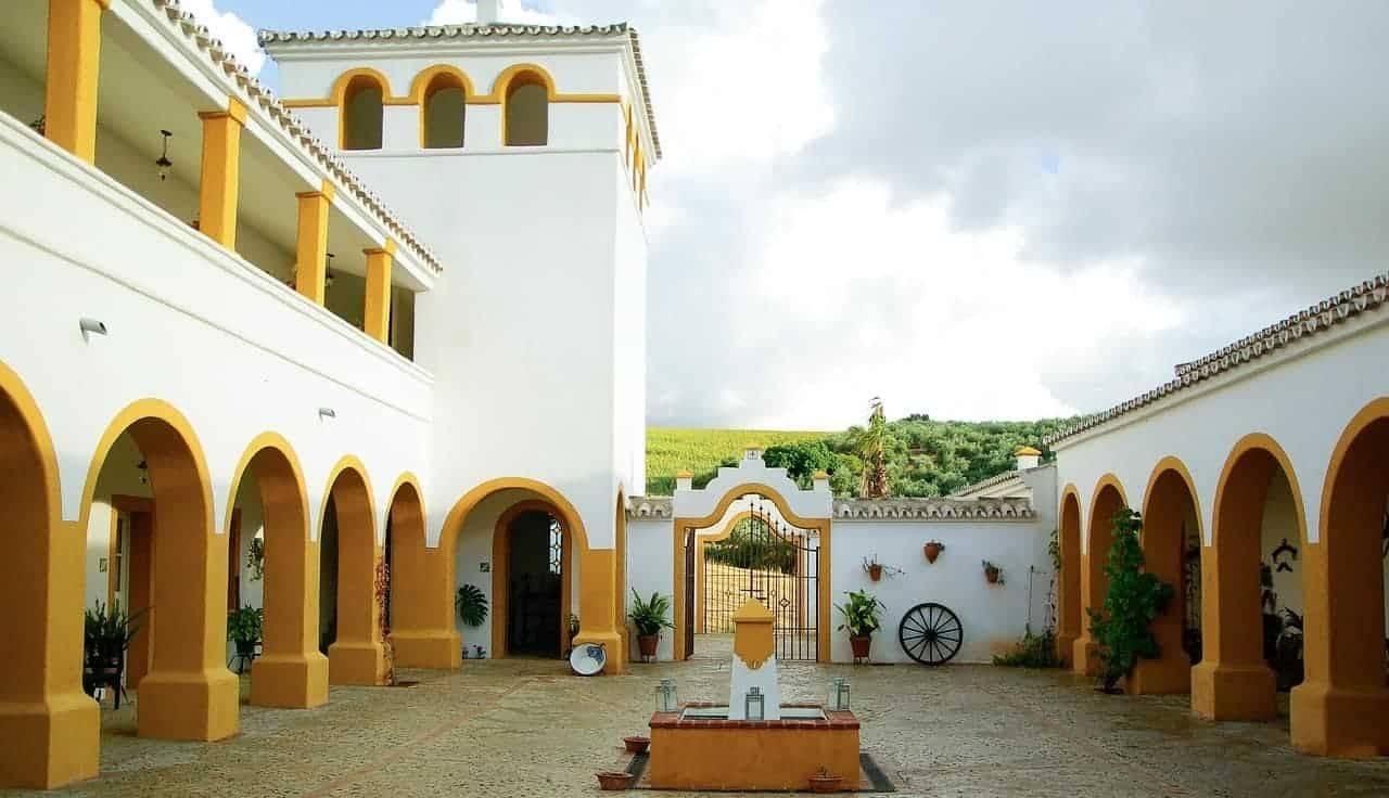 Desain rumah hacienda modern