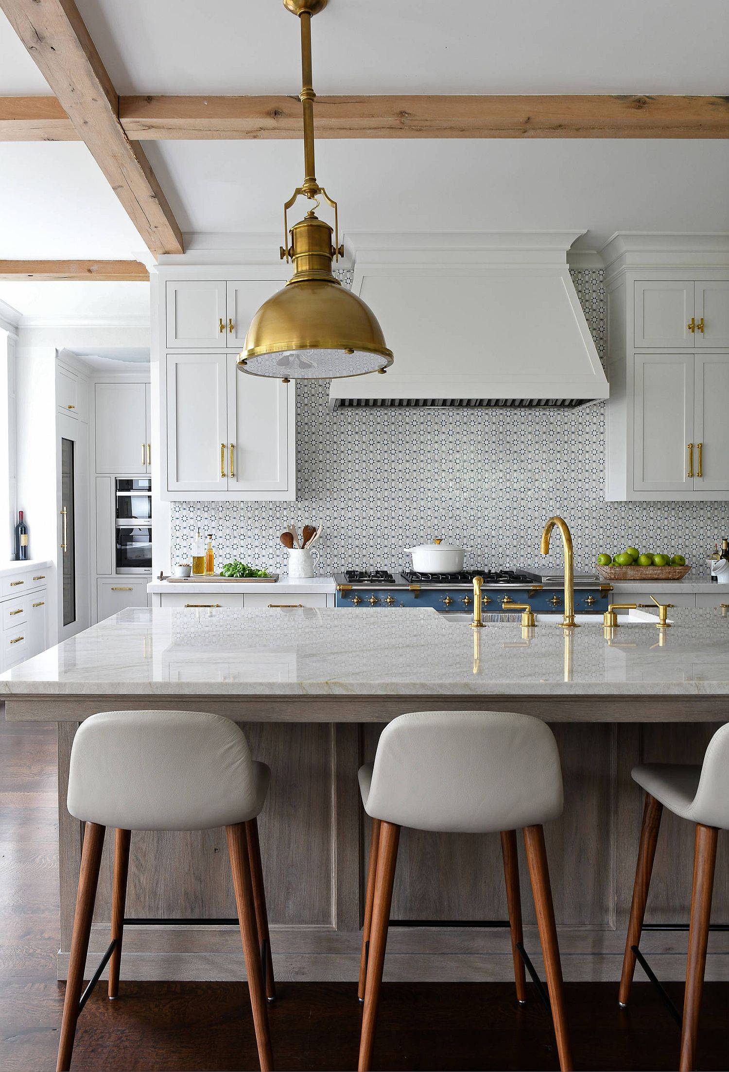 Bring golden glint to the kitchen using fittings and pendants