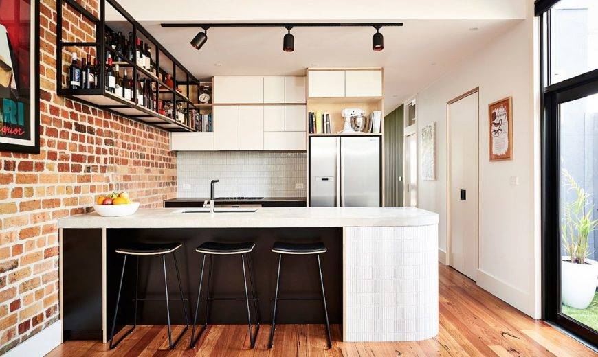 Northcote Interior: Social Kitchen with a Brick Wall and a Relaxing Family Room