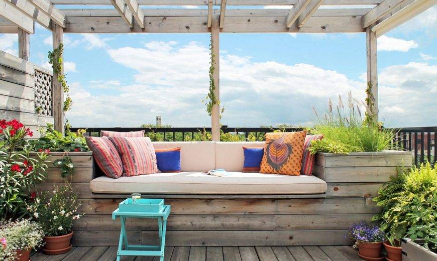 Built-in Outdoor Benches: Small Relaxing Escapes for Everyone