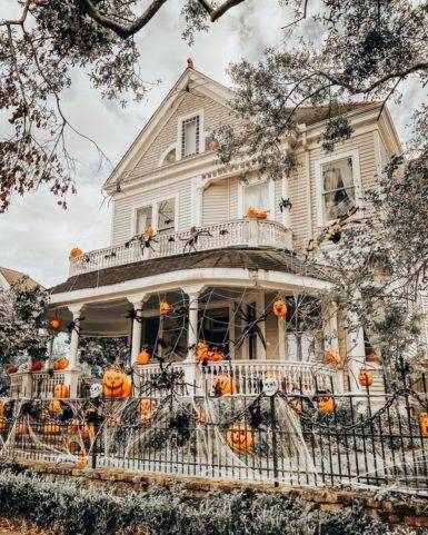Subtle Halloween Decorations for Spooky Season | Decoist