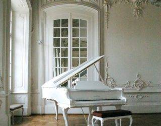 How To Style Your Room With A Piano