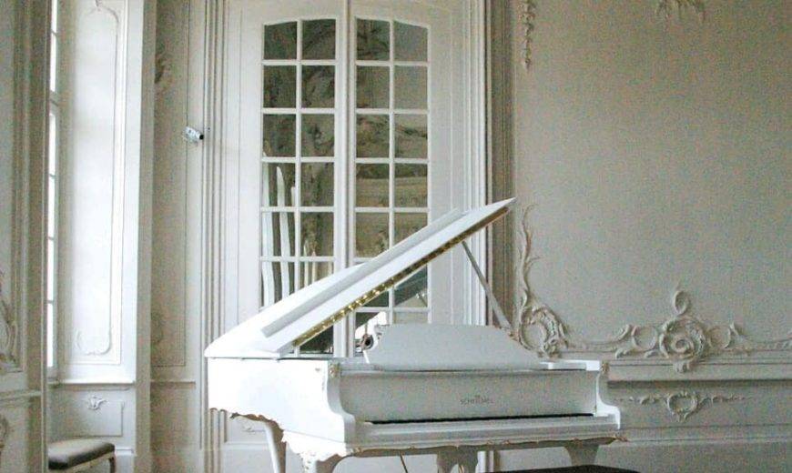 How To Style Your Room With A Piano