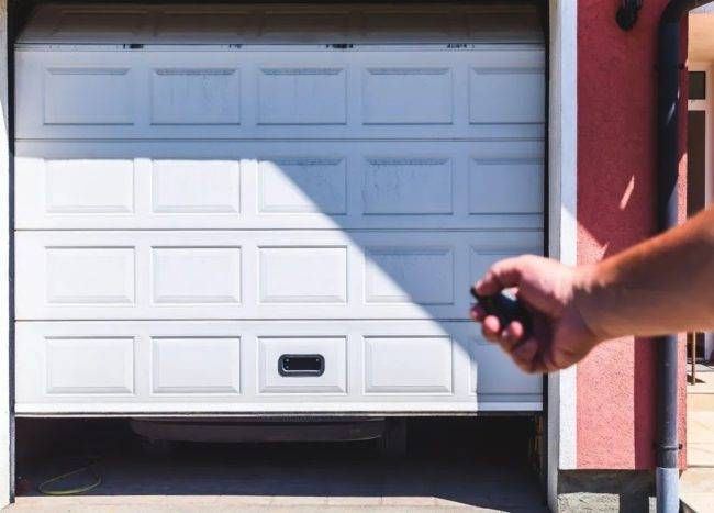 How To Choose The Right Garage Door For Your Home | Decoist