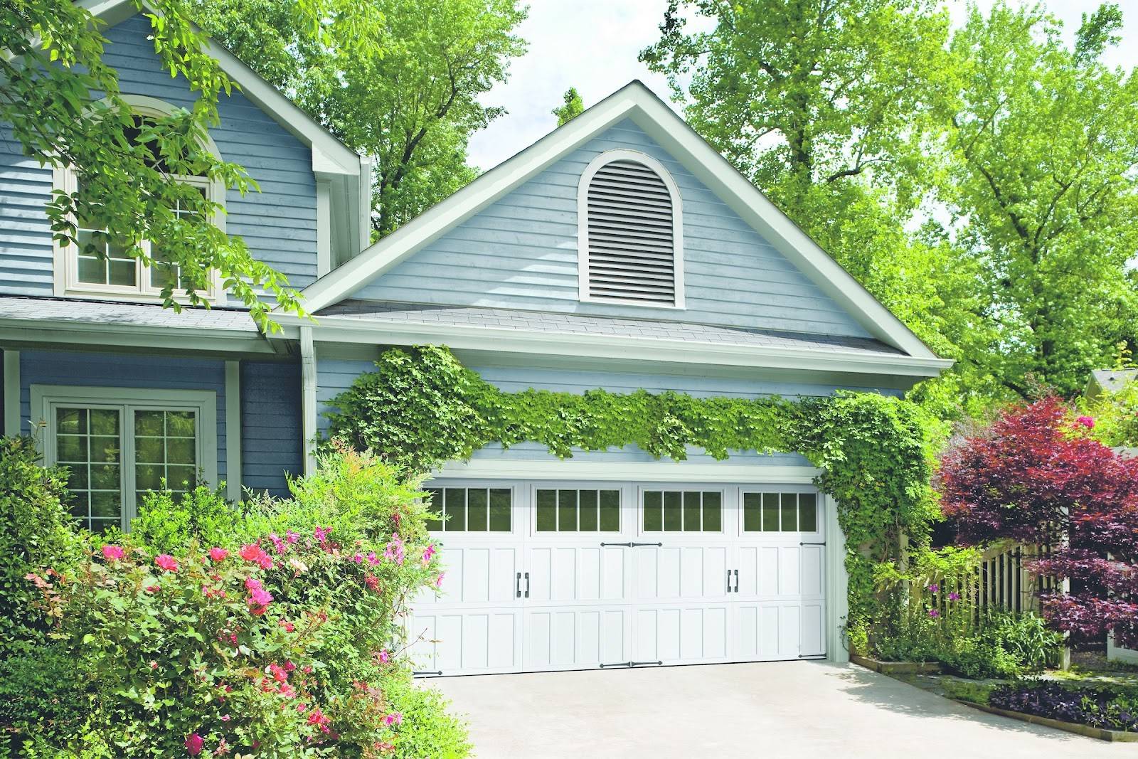 Bagaimana memilih pintu garasi yang tepat untuk rumah Anda