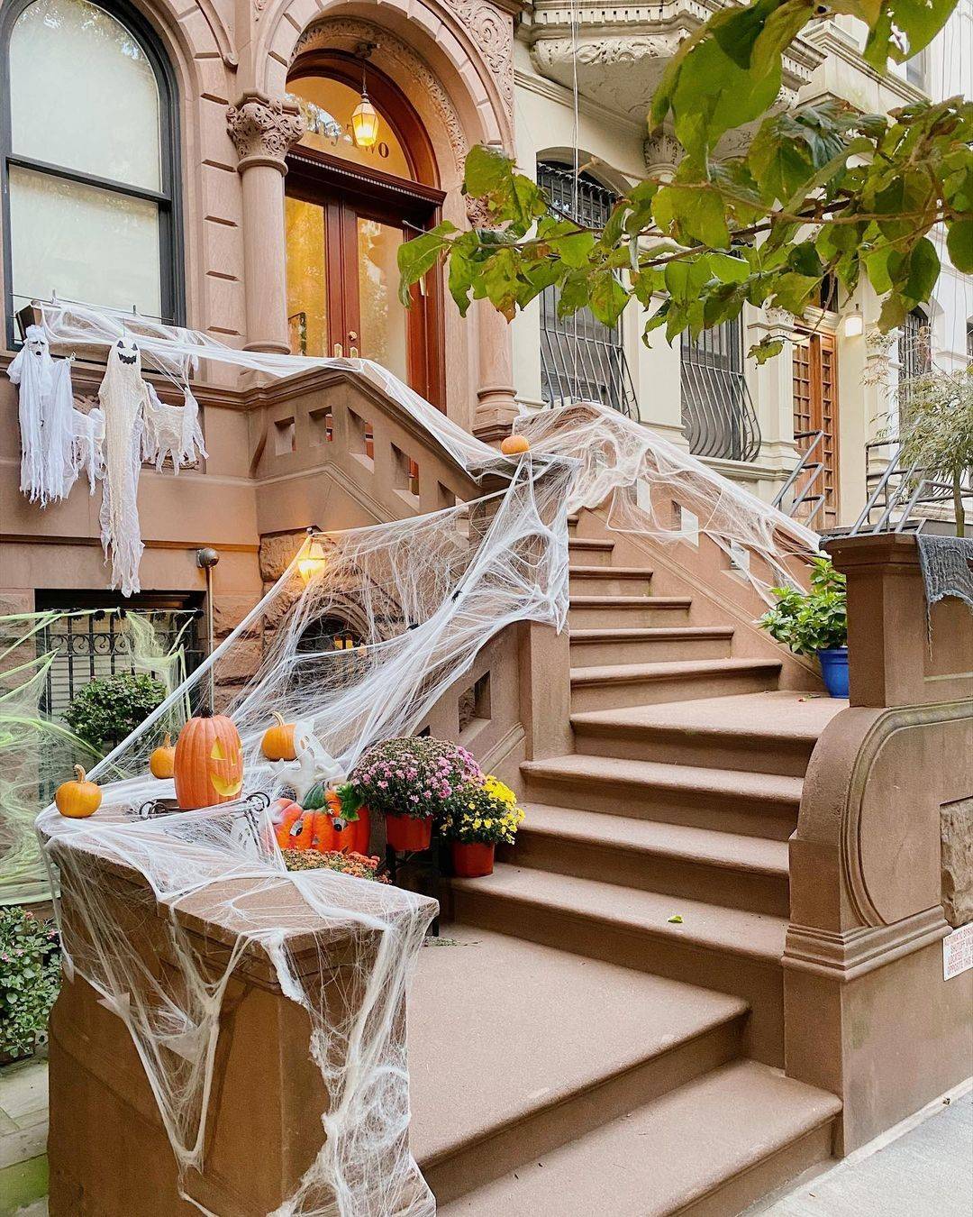 Subtle Halloween Decorations for Spooky Seasons