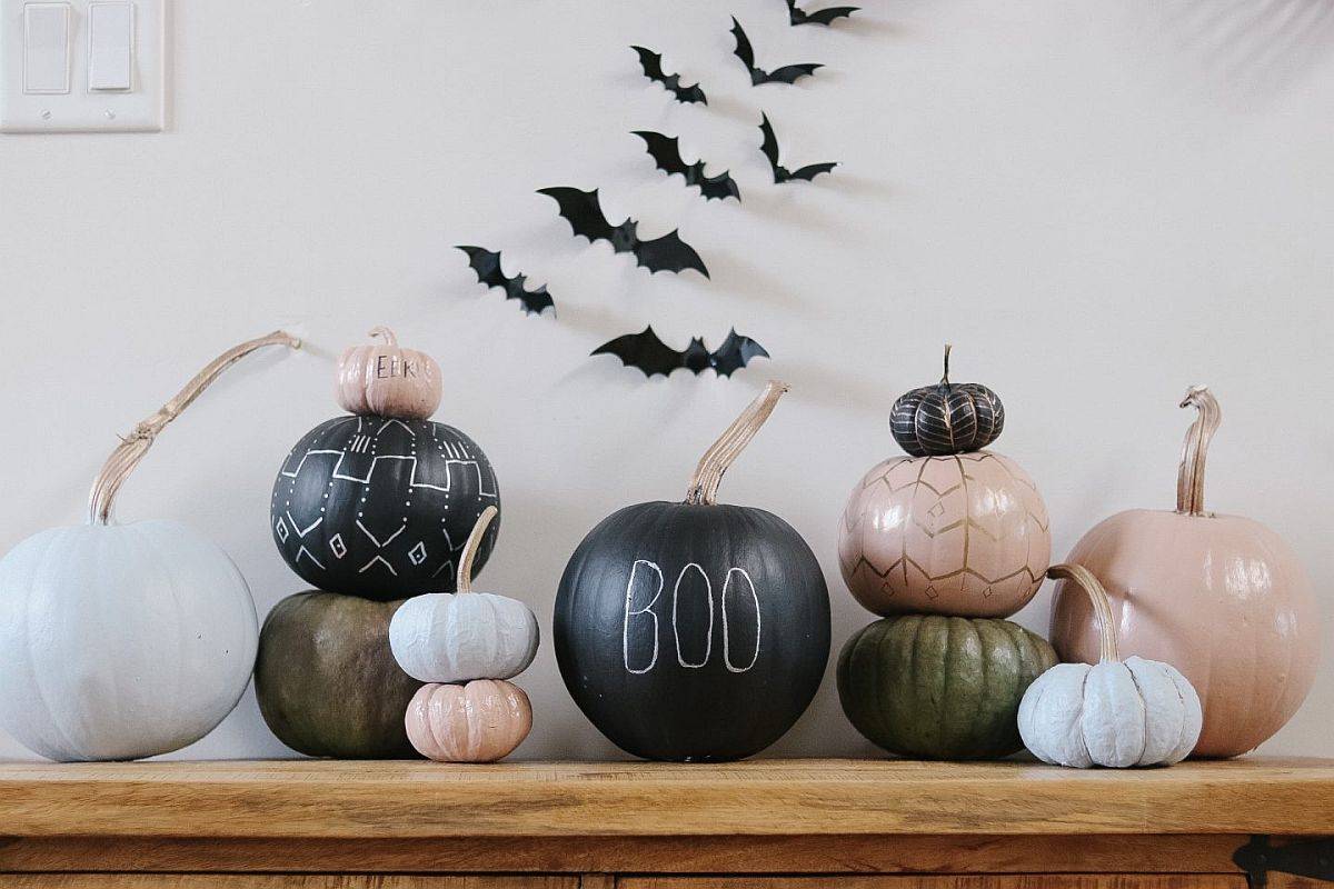 Bats, pumpkins and skulls can all still be part of that minimal Halloween decoration plan