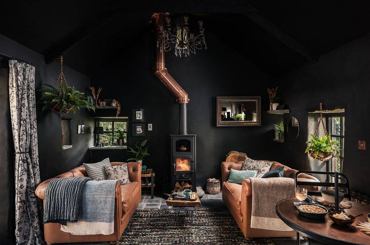 Cozy and intimate living space in black with a dashing and sophiticated visual appeal