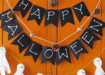 Ghost-Halloween-and-fall-DIY-garlands-come-toegther-to-welcome-your-guests-35673-217x155