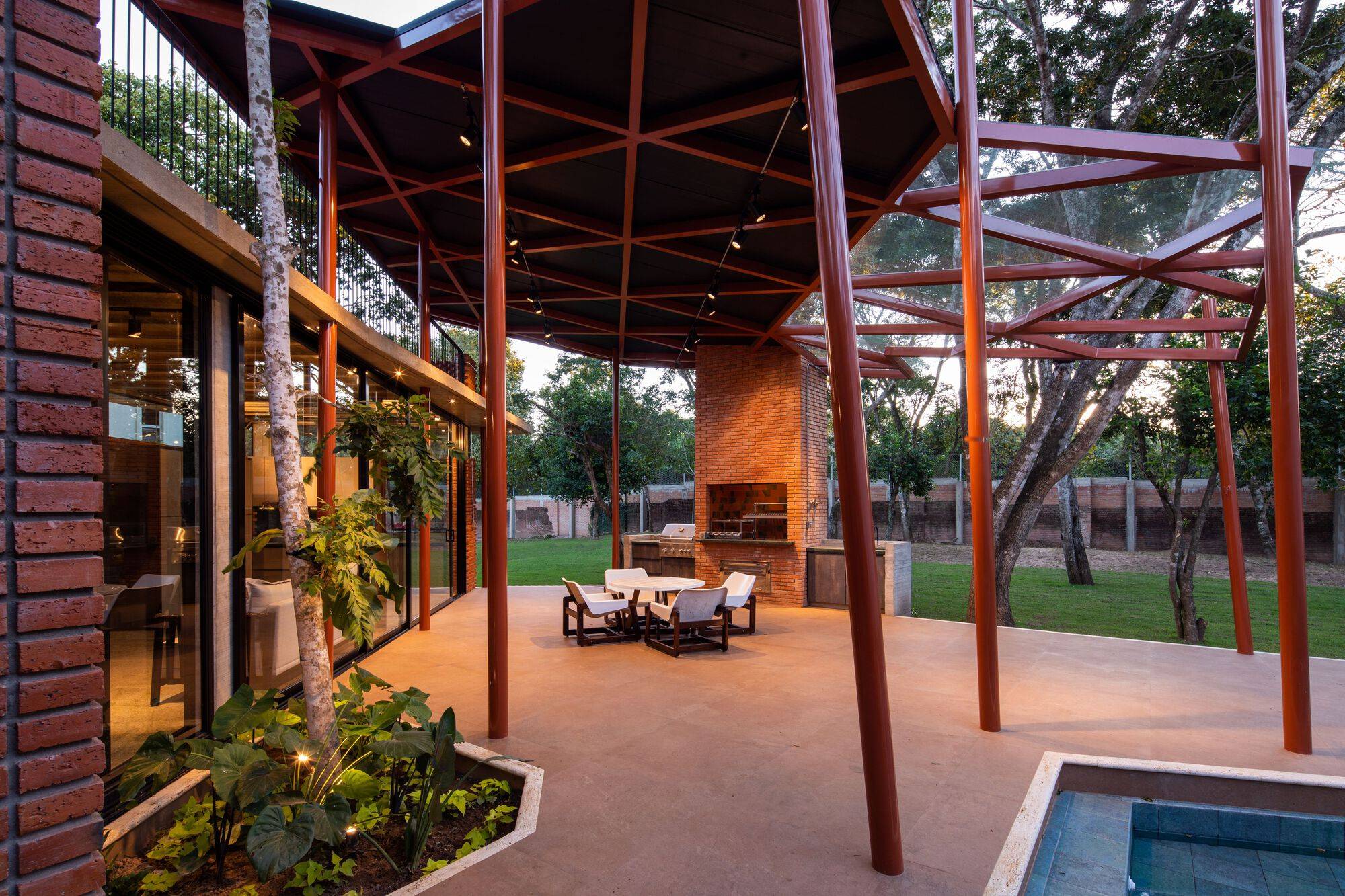 Metal beams of the structure offers ample support for teh upper level while creating an open, lovely sitting area