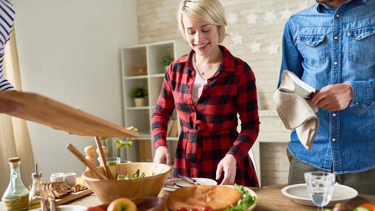 Assign different tasks to members of family and freinds that they love as you prep for Thanksgiving dinner