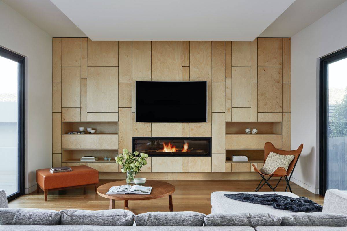 Classy and modern family room with a touch of midcentury elegance