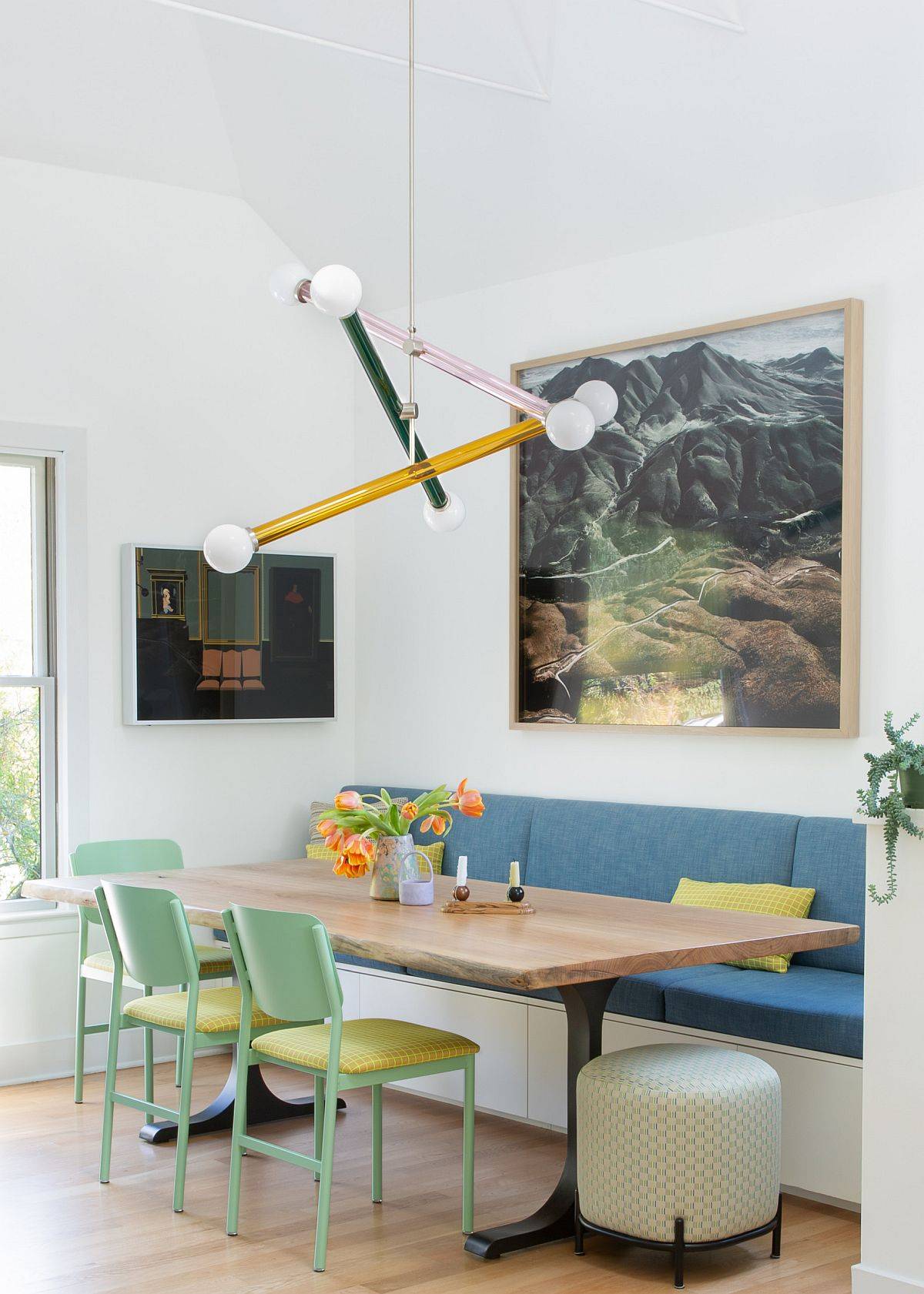 Colorful dining niche with a space-savvy design