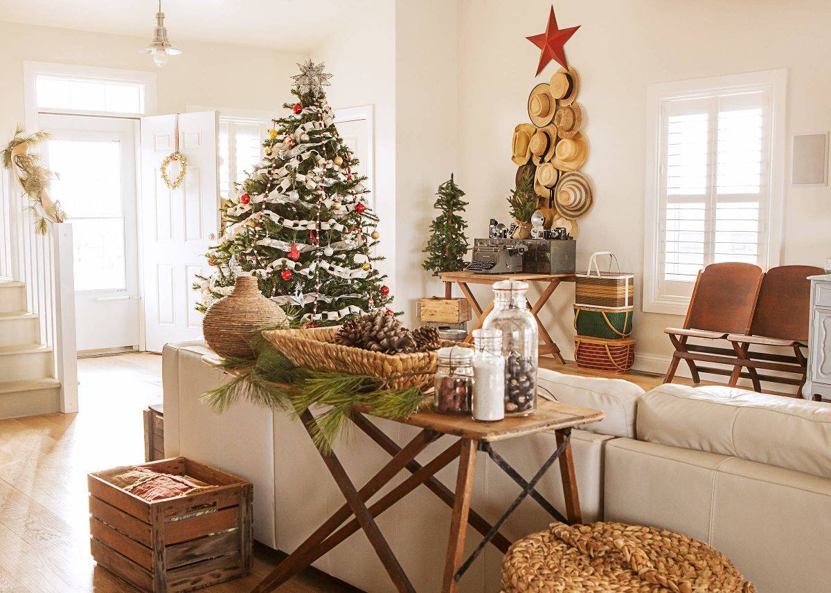 Finding the right color scheme for your Christmas decorations