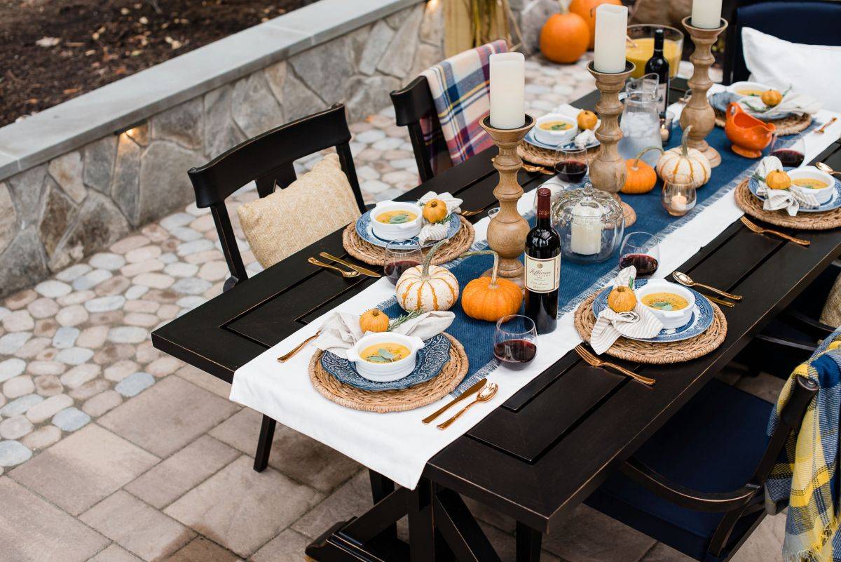 Keep-the-table-decorations-simple-and-classy-this-Thanksgiving-16780