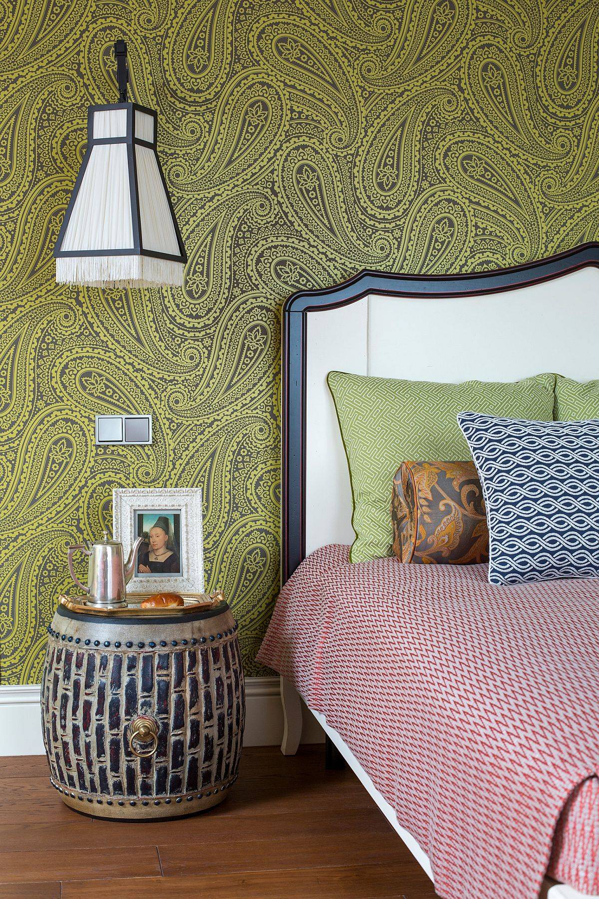 A lovely green wallpaper with a paisley pattern brings both color and contrast to this city