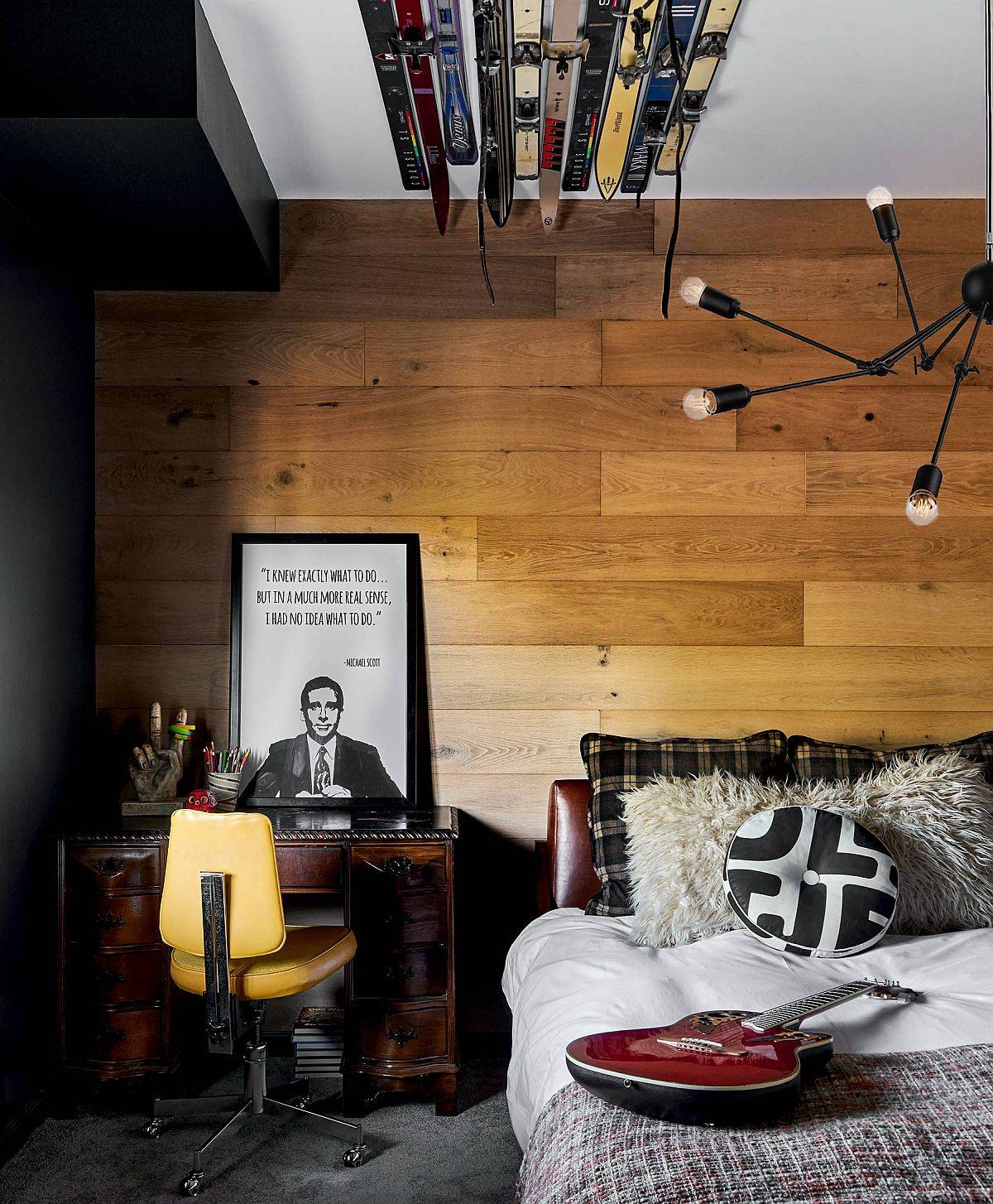 Wood and white is a color scheme that works brilliantly in the modern eclectic bedroom