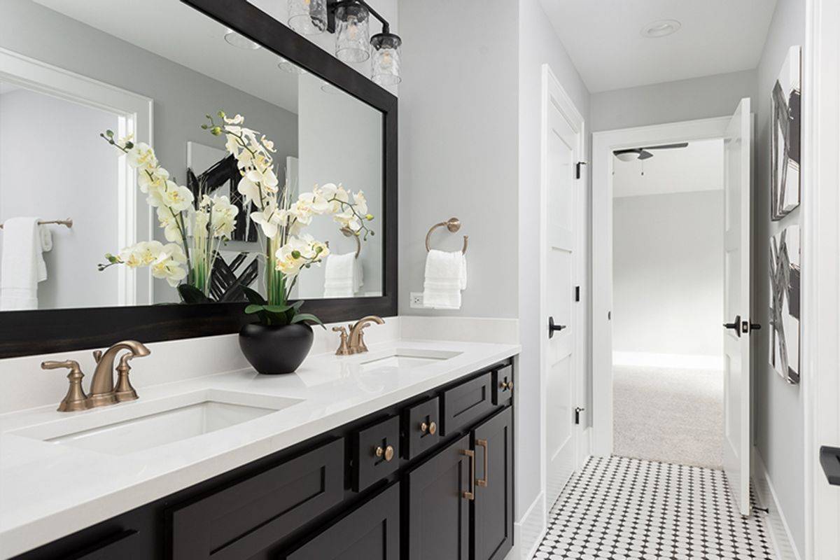 Sophisticated Jack and Jill bathroom (from 5th Avenue Construction)