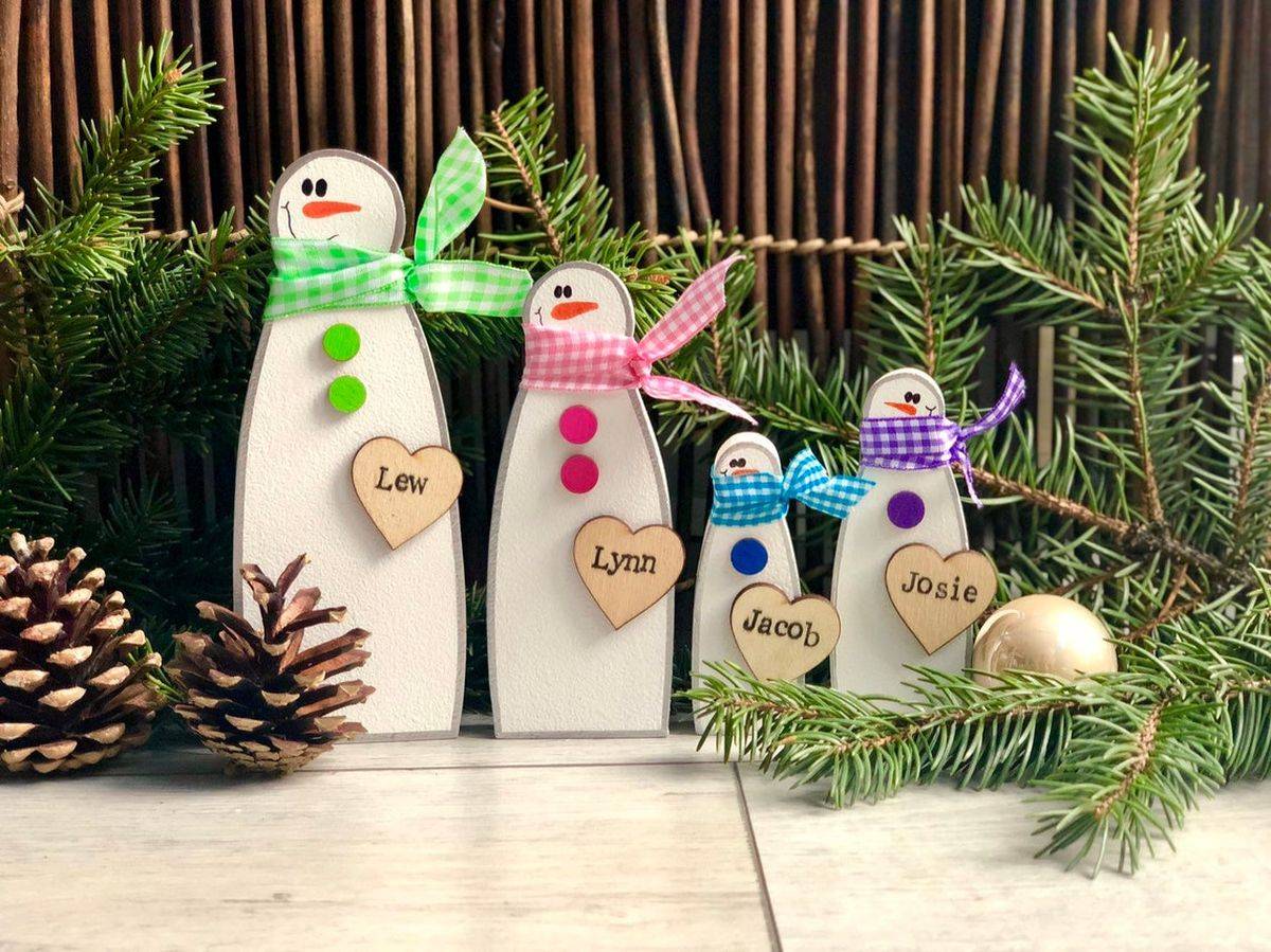 Create your own custom Snowman-themed decorations for Christmas with these fun inspirations