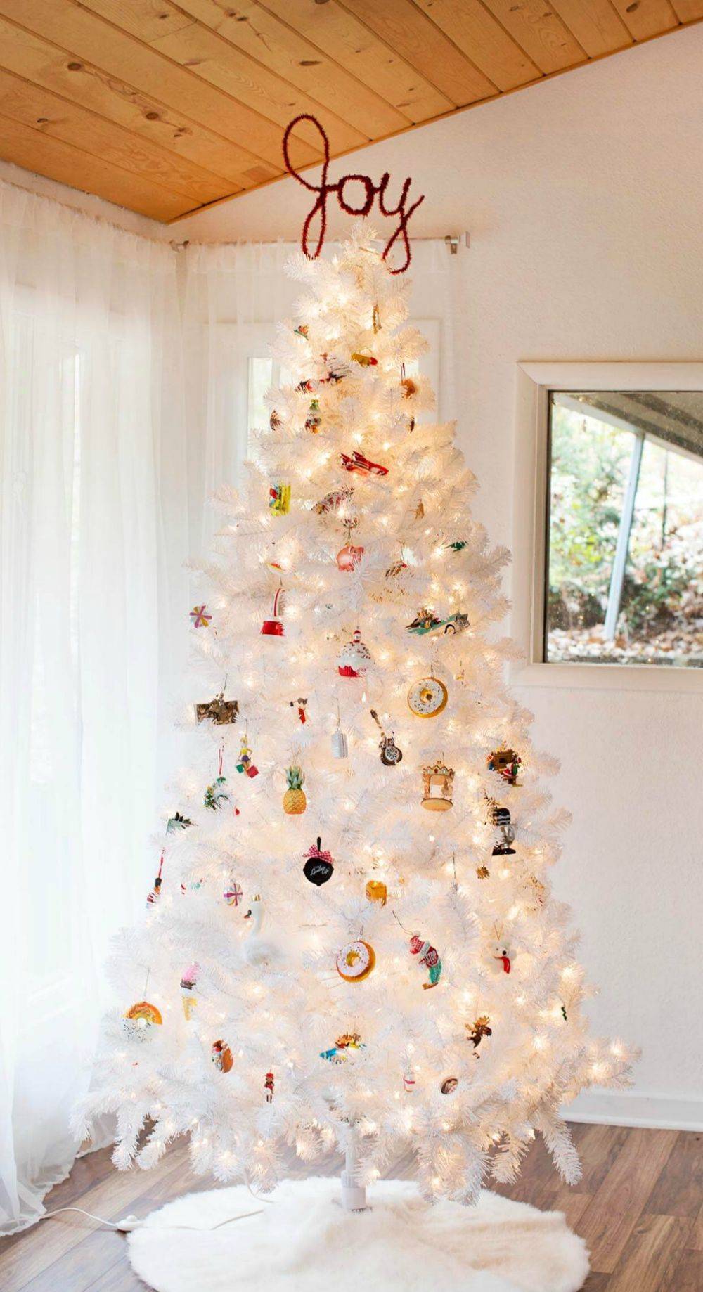 Easy DIY Christmas Tree Topper that spelss out JOY