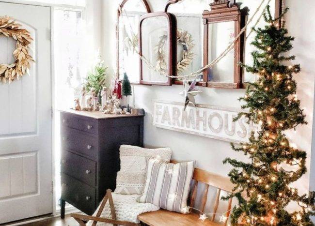 Farmhouse-style-entry-with-a-sparkling-Christmas-tree-and-plenty-of-festive-joy-93235-217x155