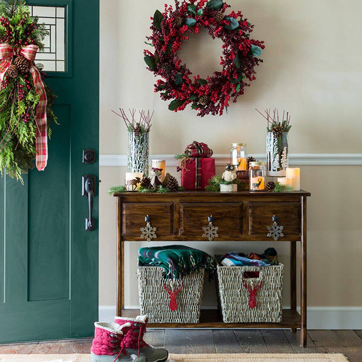 Lovely Christmas wreath adds Holiday cheer to this entry in an understated manner