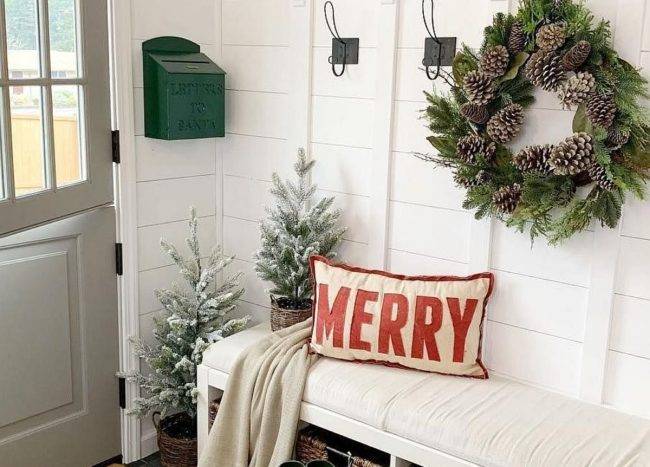 Modern-Farmhouse-style-entry-with-Christmas-decorations-in-white-and-wood-77887-217x155