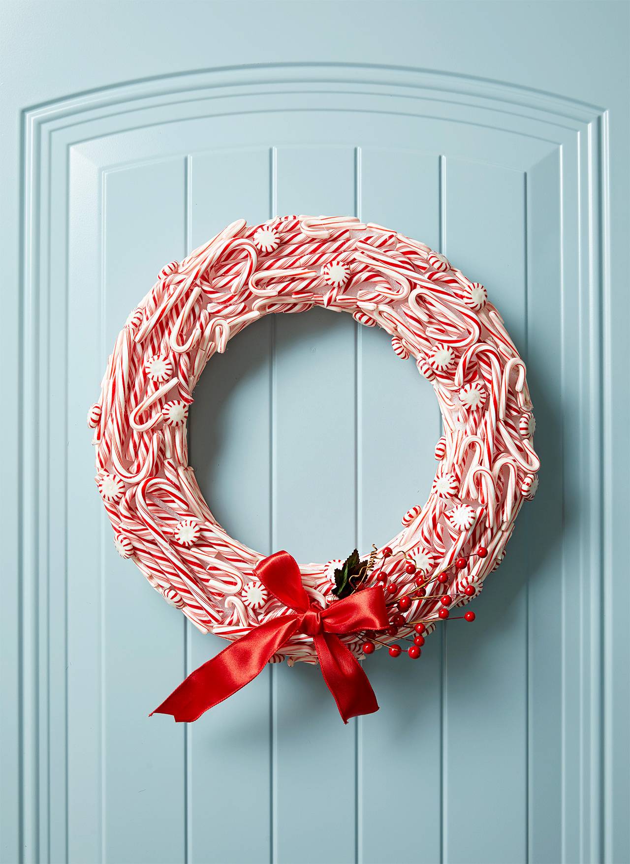 Adorable wreath made of candy canes (from BHG)