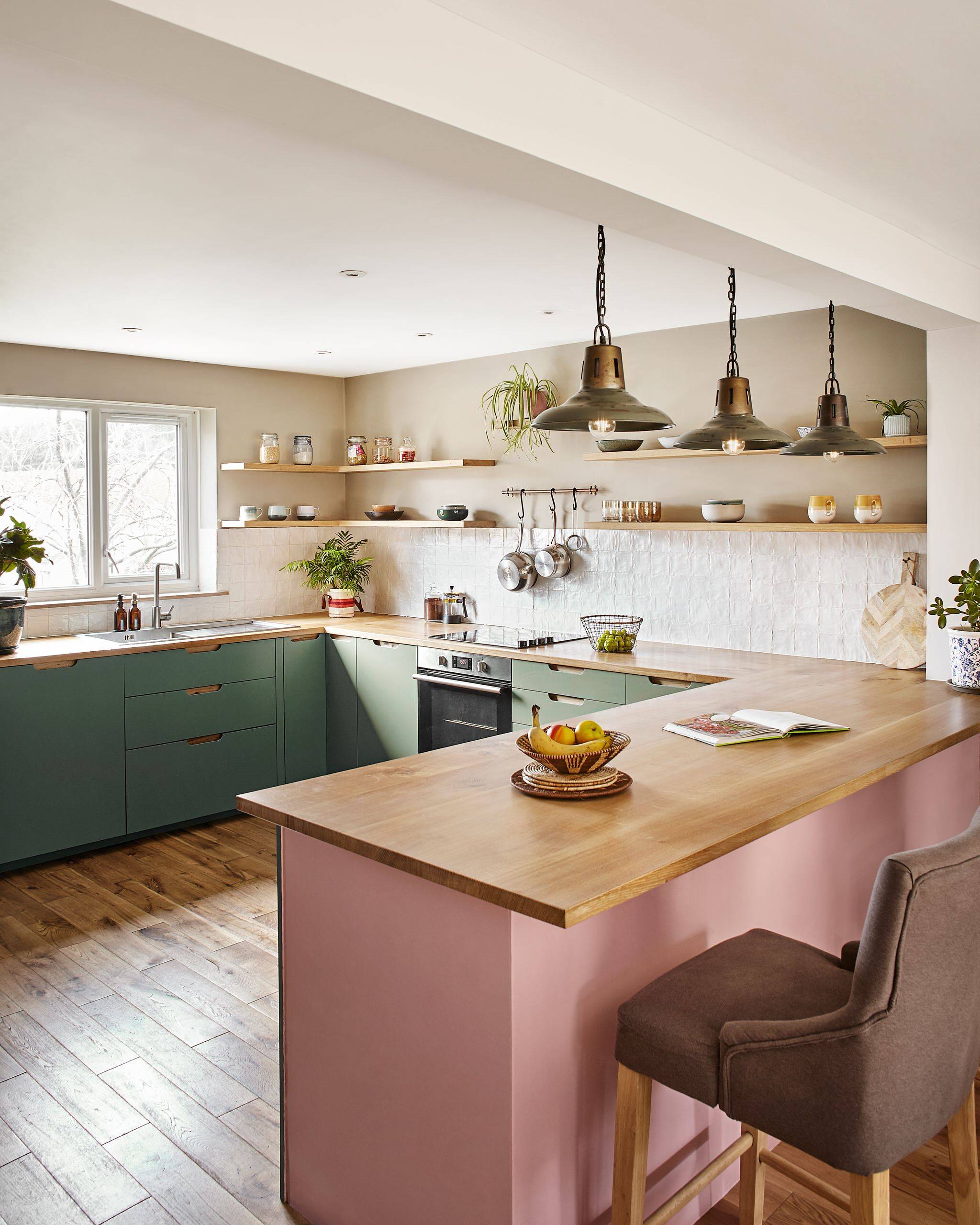 Pastel colors won't be back soon (from Houzz)